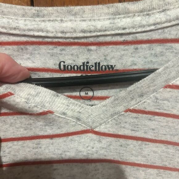 Goodfellow v-neck short sleeve tee men size medium - Picture 3 of 8